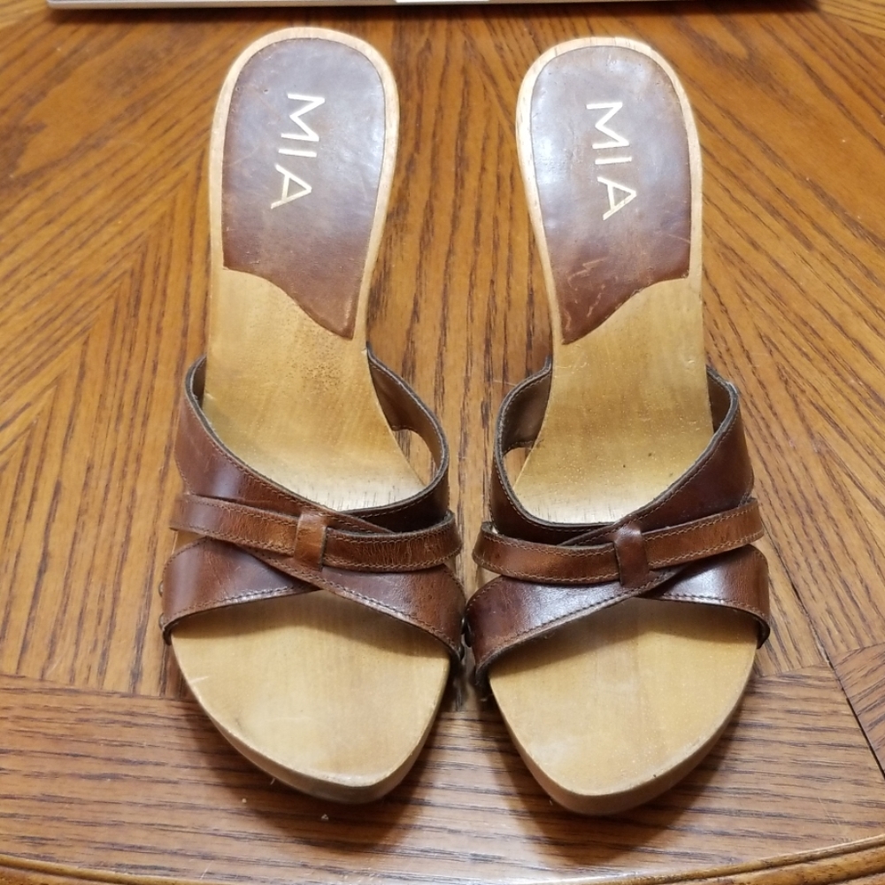 Mia wooden Heels